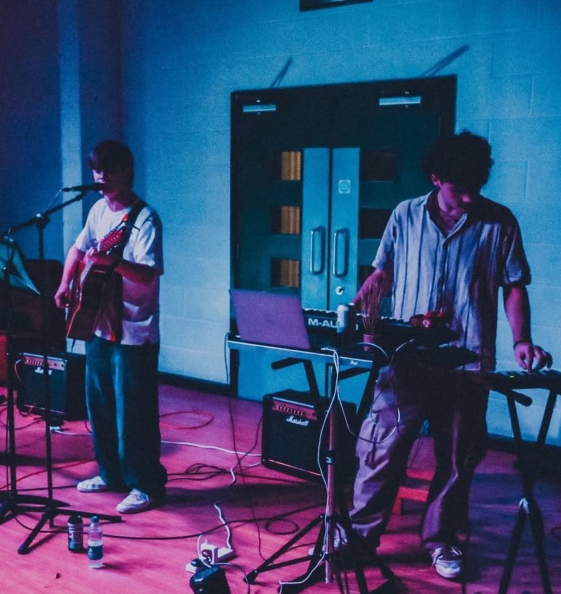 Driveblind live performance capturing the energy of atmospheric indie music